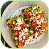 Pão com queijo, alface e tomate